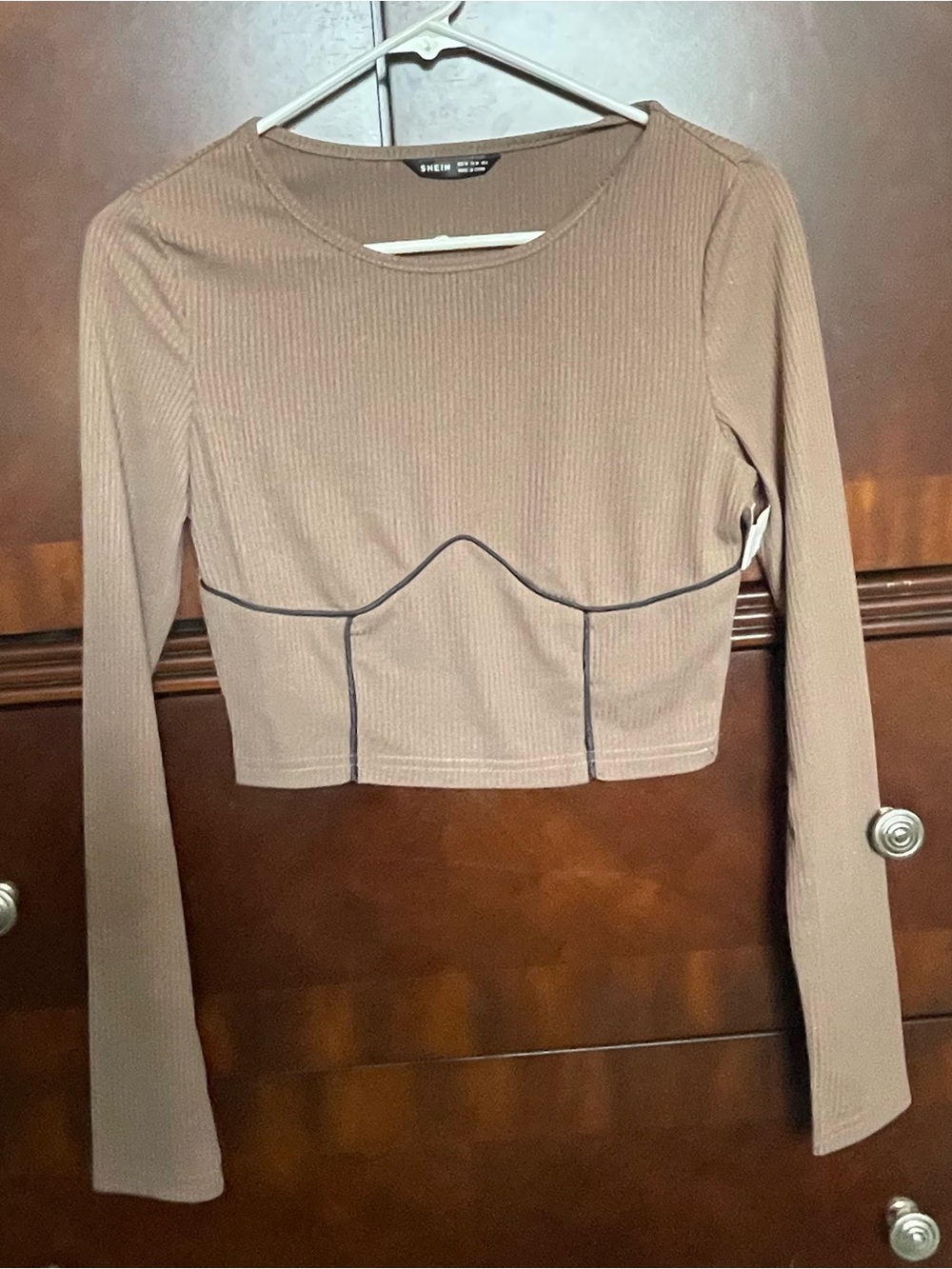 SHEIN Taupe Ribbed Long-Sleeve Cropped Top with Contrast Seams